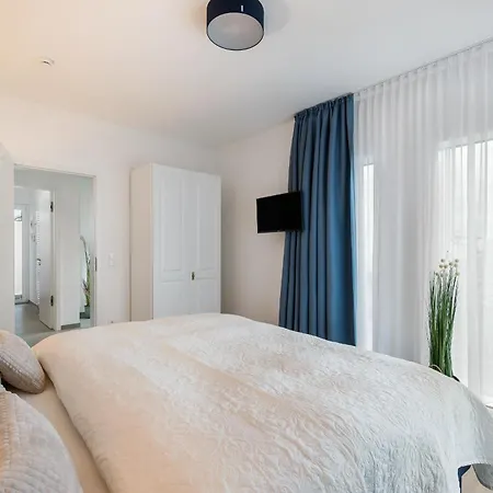 Semesterbostad Herzmuschel Erste Reihe, Dachterrasse, Schleiblick, Garten, Carport, Gaskamin, Sauna, Terrasse, Strandkorb, Aussenrolllaeden