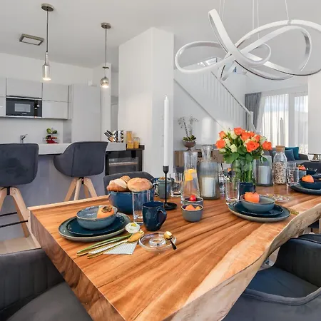 Semesterbostad Herzmuschel Erste Reihe, Dachterrasse, Schleiblick, Garten, Carport, Gaskamin, Sauna, Terrasse, Strandkorb, Aussenrolllaeden Olpenitz